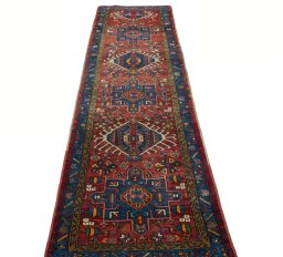 Surface texture of 1930s Heriz rug with natural Wool and intricate pattern