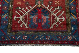 Central medallion detail of 1930s Heriz rug from Iran / Persia