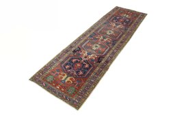 Corner detail of 1930s Heriz rug showing border pattern and Wool pile