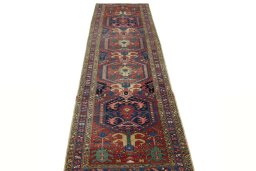 Surface texture of 1930s Heriz rug with natural Wool and intricate pattern