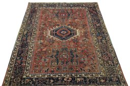 Surface texture of 1930s Heriz rug with natural Wool and intricate pattern