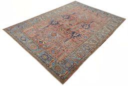 Corner detail of 1930s Heriz rug showing border pattern and Wool pile