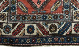 Central medallion detail of 1950s Heriz rug from Iran / Persia