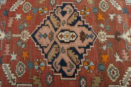 Central medallion detail of 1930s Heriz rug from Iran / Persia