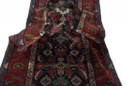 Corner detail of 1930s Heriz rug showing border pattern and Wool pile