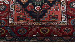 Central medallion detail of 1930s Heriz rug from Iran / Persia