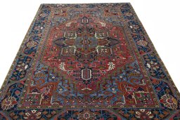 Surface texture of 1930s Heriz rug with natural Wool and intricate pattern