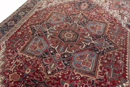 Backside of handmade 1930s Heriz rug showing knot structure and weave density