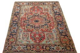 Surface texture of 1930s Heriz rug with natural Wool and intricate pattern