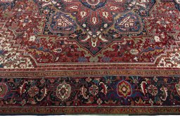 Corner detail of 1930s Heriz rug showing border pattern and Wool pile