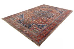 Corner detail of 1930s Heriz rug showing border pattern and Wool pile