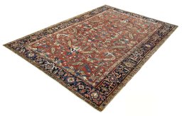 Corner detail of 1930s Heriz rug showing border pattern and Wool pile