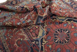 Surface texture of 1930s Heriz rug with natural Wool and intricate pattern