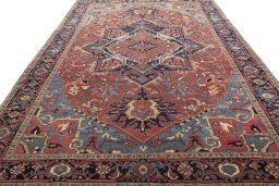 Surface texture of 1930s Heriz rug with natural Wool and intricate pattern