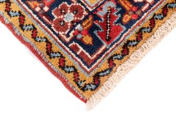 Central medallion detail of 1985s Heriz rug from Iran / Persia