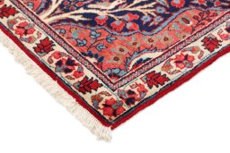 Central medallion detail of 1920s Heriz rug from Iran / Persia