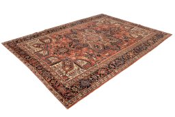 Corner detail of 1990s Heriz rug showing border pattern and Wool pile