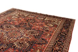 Surface texture of 1990s Heriz rug with natural Wool and intricate pattern