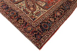 Central medallion detail of 1990s Heriz rug from Iran / Persia