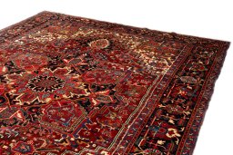 Surface texture of 2005s Heriz rug with natural Wool and intricate pattern
