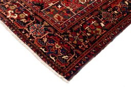Central medallion detail of 2005s Heriz rug from Iran / Persia