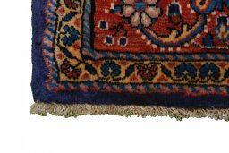 Central medallion detail of 2000s Jozan rug from Iran / Persia