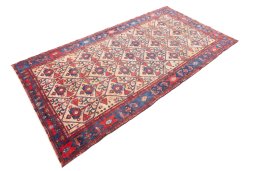 Corner detail of 1973s Koliai rug showing border pattern and Wool pile