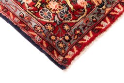 Central medallion detail of 1975s Koliai rug from Iran / Persia