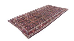 Corner detail of 1990s Kurdi rug showing border pattern and Wool pile