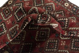 Corner detail of 1970s Kurdi rug showing border pattern and Wool pile