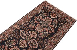 Close-up detail of 1950s Lilian rug from Iran / Persia showing Wool weave