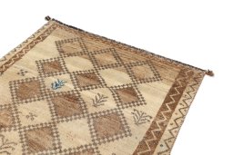 Surface texture of 1940s Lori rug with natural Wool and intricate pattern