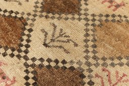 Close-up detail of 1940s Lori rug from Iran / Persia showing Wool weave