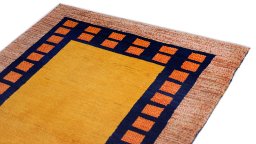 Surface texture of New Lori rug with natural Wool and intricate pattern