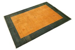 Corner detail of New Lori rug showing border pattern and Wool pile