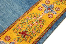 Central medallion detail of 2010s Lori rug from Iran / Persia