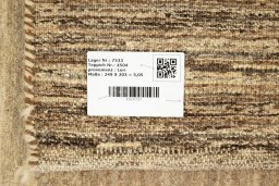 Corner detail of New Lori rug showing border pattern and Wool pile