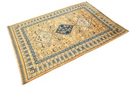 Corner detail of New Lori rug showing border pattern and Wool pile
