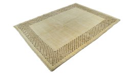 Corner detail of New Lori rug showing border pattern and Wool pile
