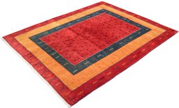 Corner detail of New Lori rug showing border pattern and Wool pile