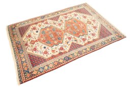 Corner detail of New Lori rug showing border pattern and Wool pile
