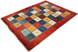 Corner detail of New Lori rug showing border pattern and Wool pile