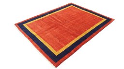Corner detail of New Lori rug showing border pattern and Wool pile