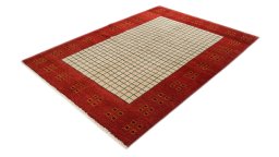 Corner detail of New Lori rug showing border pattern and Wool pile