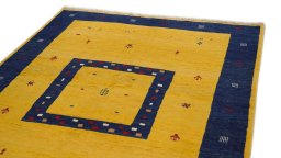 Surface texture of New Lori rug with natural Wool and intricate pattern