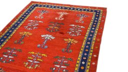 Surface texture of New Lori rug with natural Wool and intricate pattern