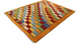 Corner detail of New Lori rug showing border pattern and Wool pile