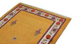 Surface texture of 1990s Lori rug with natural Wool and intricate pattern