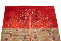 Surface texture of New Lori rug with natural Wool and intricate pattern