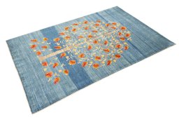 Corner detail of New Lori rug showing border pattern and Wool pile